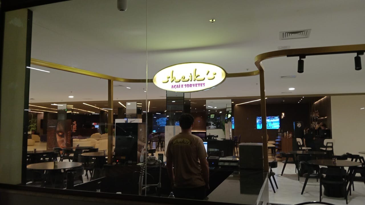 Sheik's — Lounge